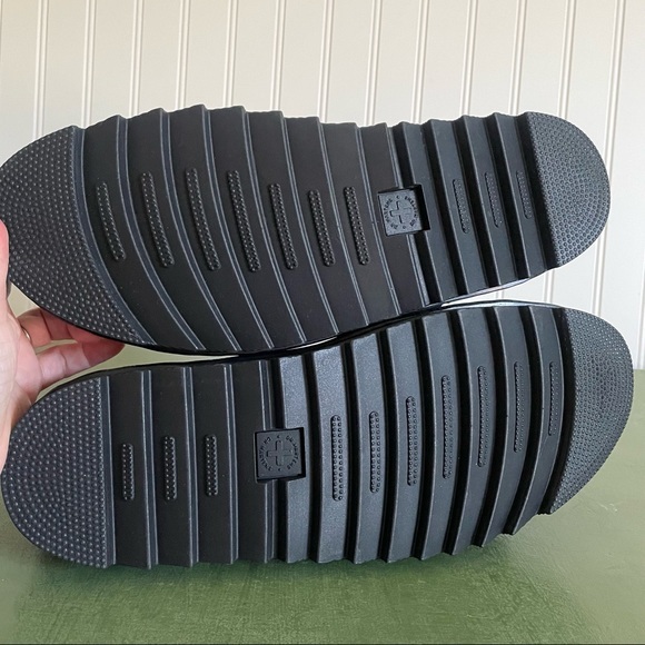 NWT Dr. Martens TERRY Fisherman's Sandals in Black Leather - Picture 7 of 9